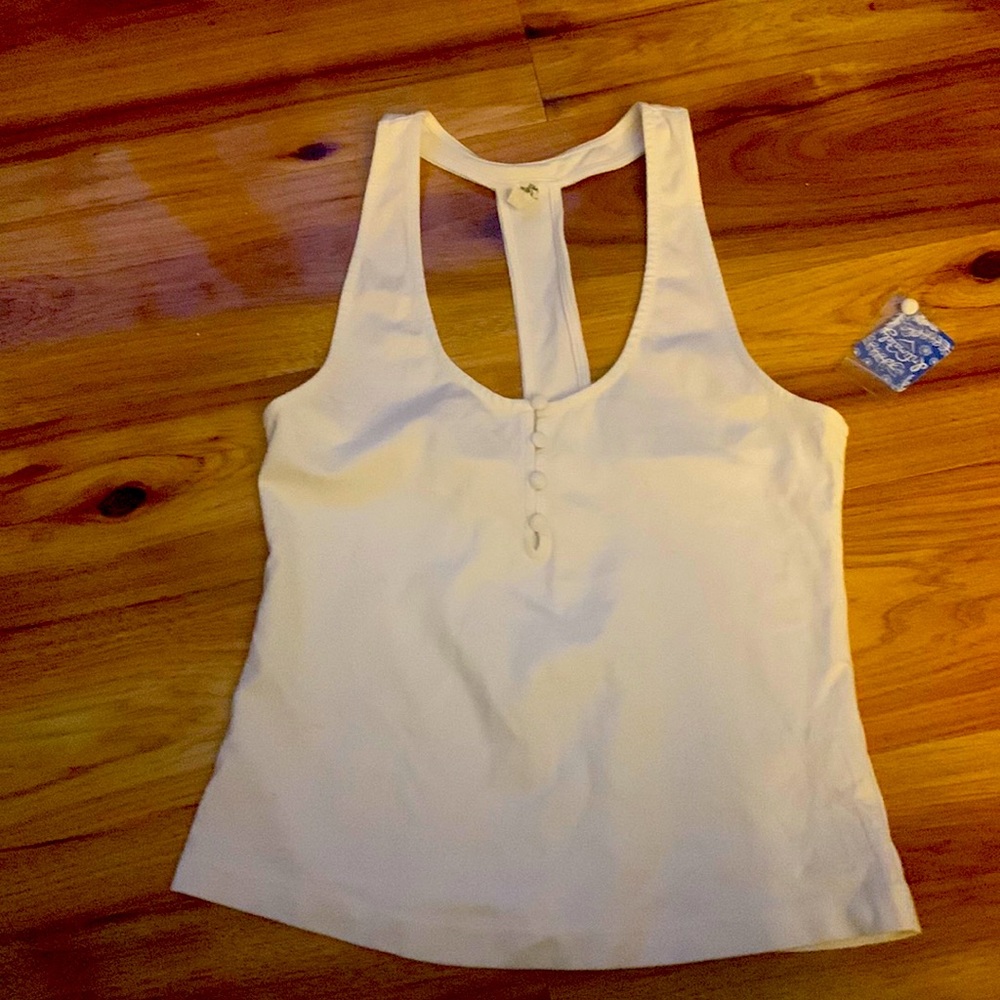 Adorable white tank! 4 buttons in front, t back. NWT